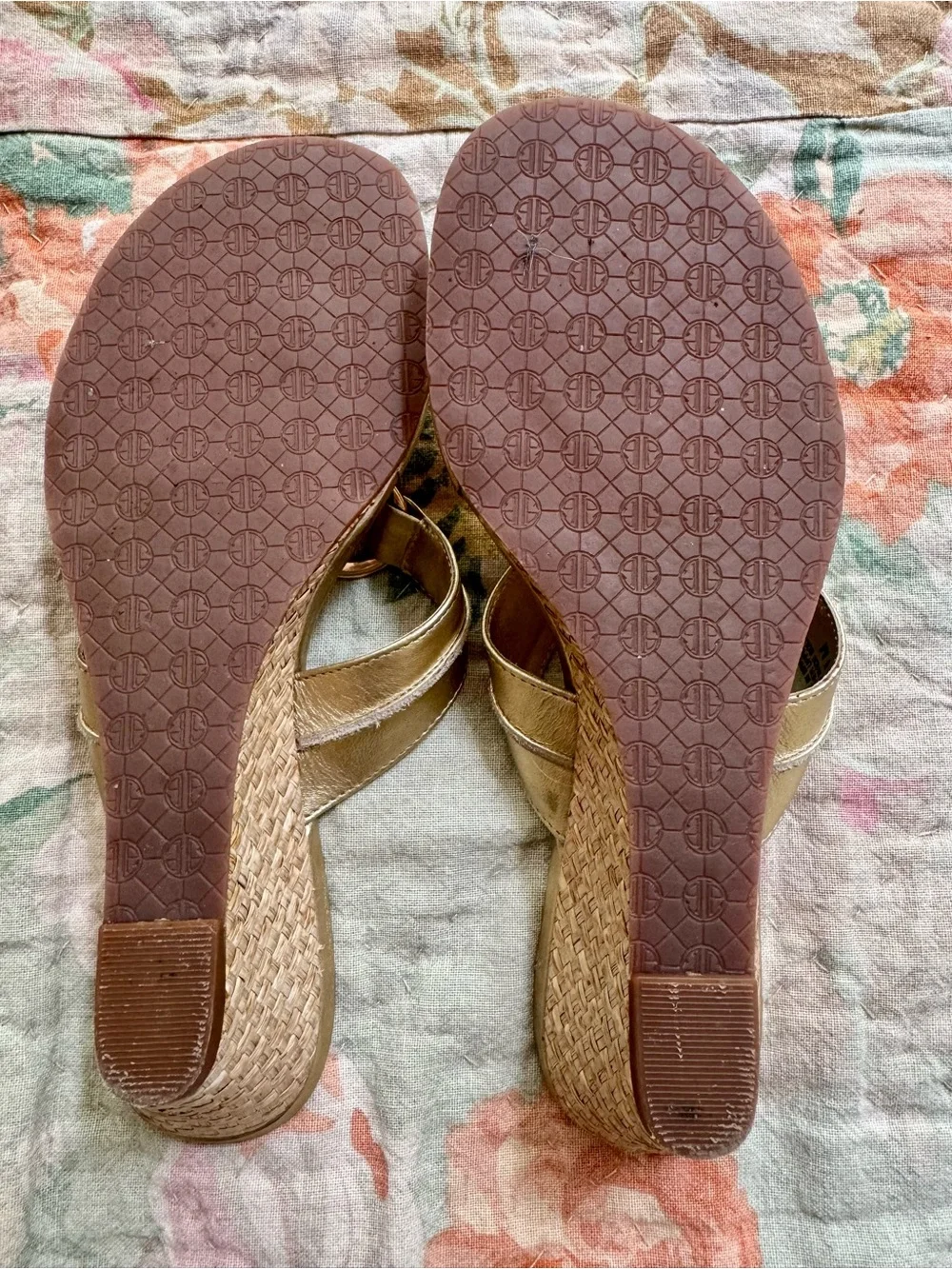 Lilly Pulitzer Metallic Gold Thong Sandals - Picture 7 of 8